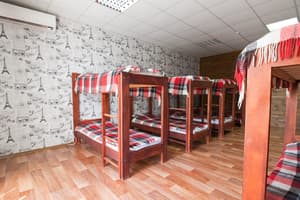 Хостел Центр . Місце у загальному 10-місному номері  9