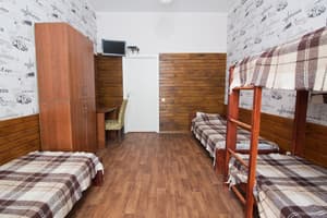 Хостел Центр . Місце у загальному 4-місному номері  5
