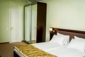 Готельно-ресторанний комплекс Churchill-Inn. Люкс двомісний  2