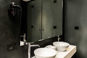 Готель Small Hotel. Люкс двомісний De Luxe 2