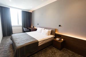 Готель Small Hotel. Напівлюкс двомісний superior 1