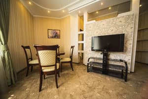 Готель Статус. Люкс двомісний представницький 3