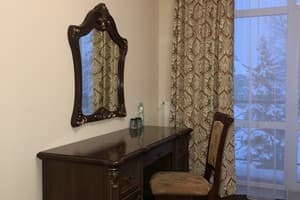 Бутік-готель Товмед. Люкс 4-місний LUXE Elegant Classic 8