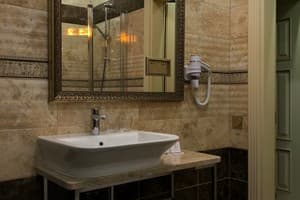 Бутік-готель Товмед. Люкс 4-місний LUXE Elegant Classic 11
