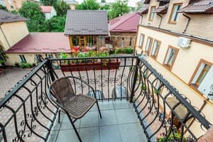 Готельно-ресторанний комплекс Затишок. Апартаменти тримісний з балконом 10