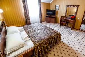 Готельно-ресторанний комплекс Затишок. Люкс двомісний  4